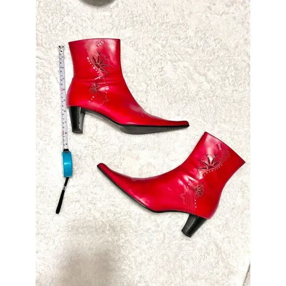 Vintage 90's Y2K Red Leather Pointed Toe Kitten Heel Ankle Boots by BELLE - Picture 5 of 11